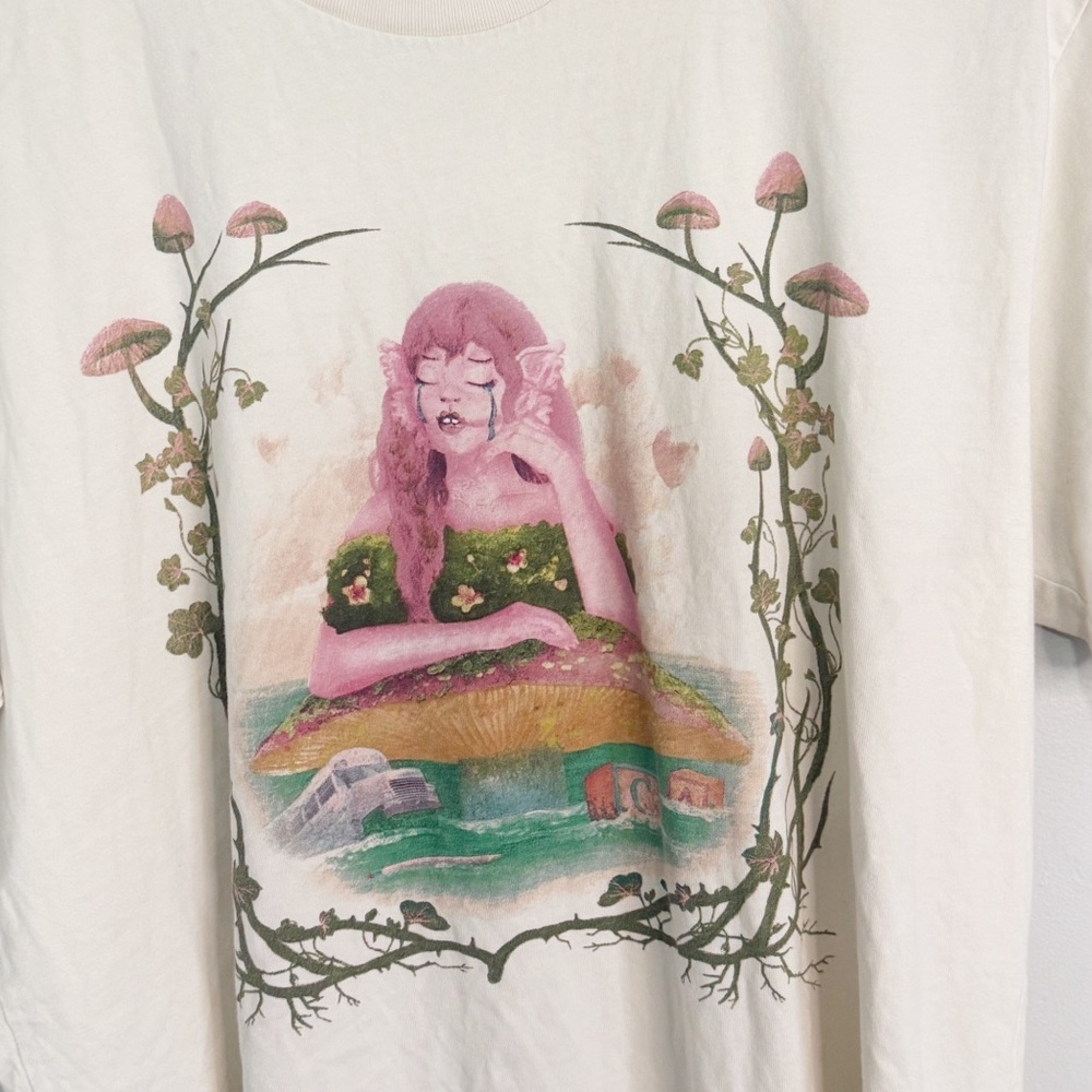 MELANIE MARTINEZ Women’s Ivory THE TRILOGY TOUR 2023 Graphic Band Tee Size Large